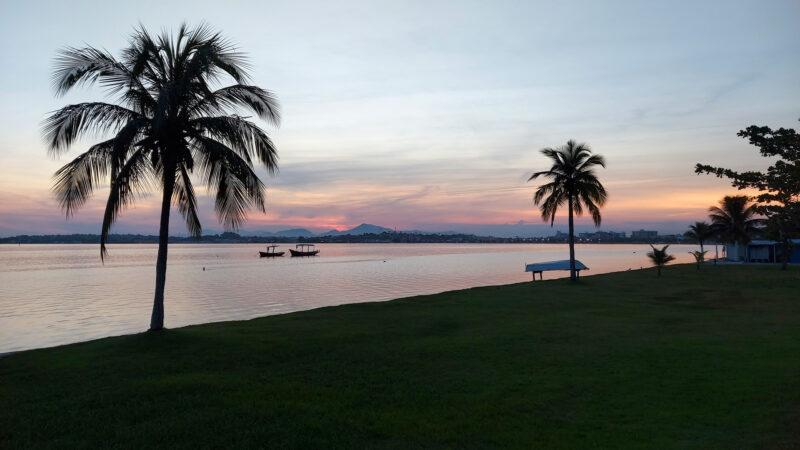 Paisagem da Laguna de Araruama otima para esportes náuticos como a pratica da pesca