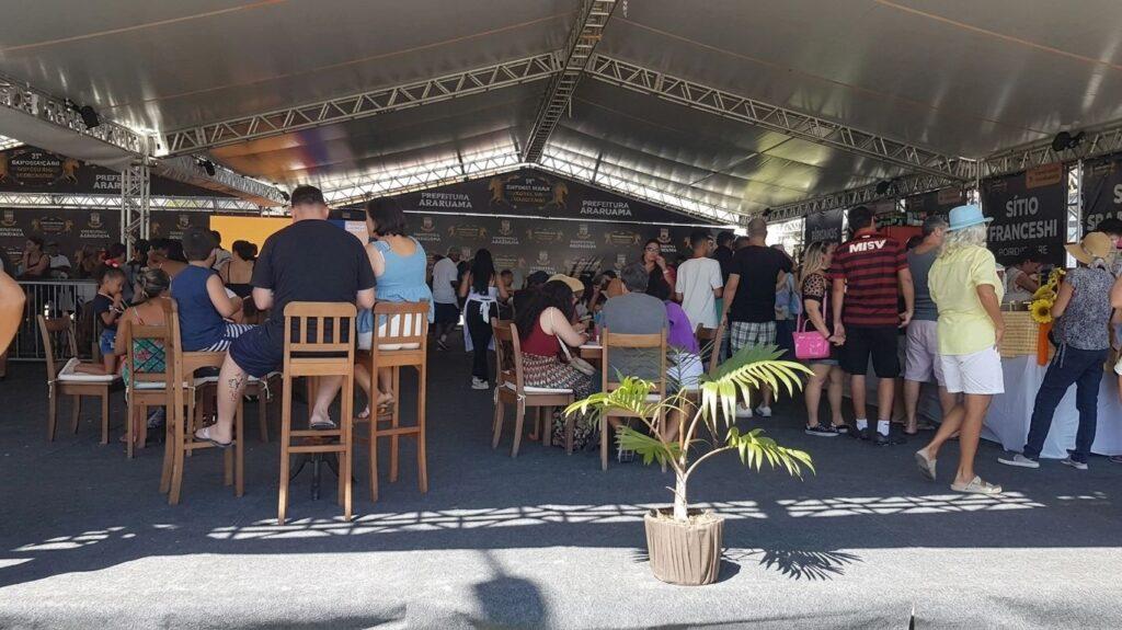 Barraquinhas-de-comida-no-Parque-de-Exposicao-de-Araruama-1024x575 Parque de Exposição Agropecuária de Araruama: tudo o que você precisa saber