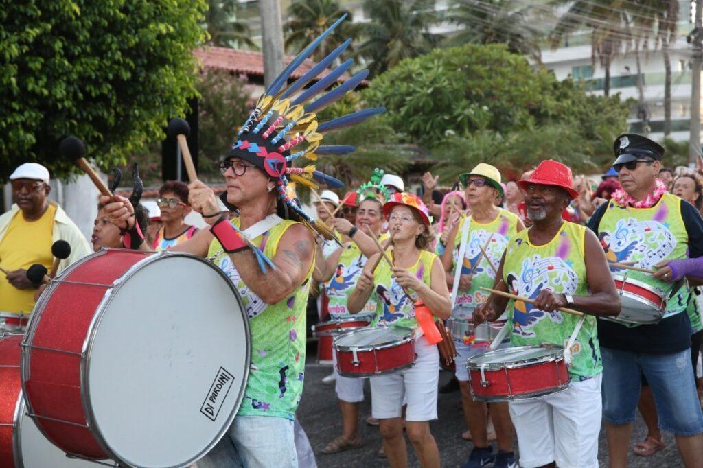 Carnaval-araruama-terceira-idade-1024x682 Carnaval em Araruama 2026: Confira a Programação e Prepare-se para a Folia!